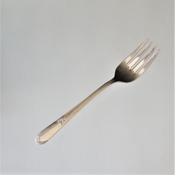 Wm Rogers IS Devonshire Aka Mary Lou 1938 Pattern Salad Fork Vintage Silverplate - Picture 7 of 11
